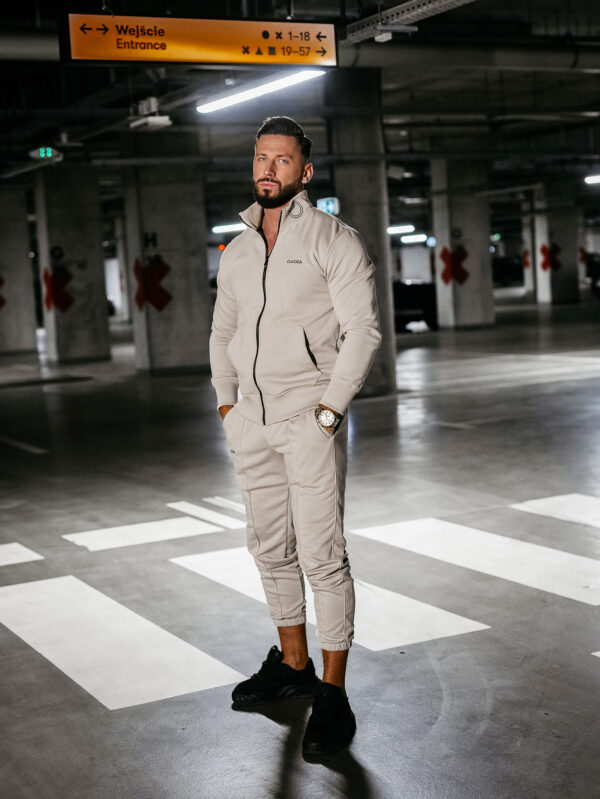 Komplet męski dresowy LOG OLAVOGA beżowy , butik olv , olavoga sklep online , ola voga , olavoga , olavoga sklep , butik olavoga ,