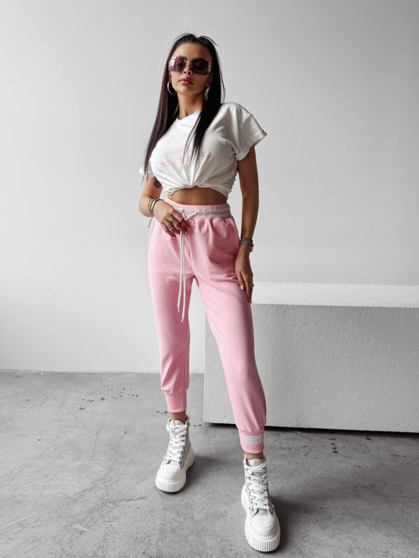 Spodnie damskie dresowe MIRACLE OLAVOGA pudrowe , butik olv , olavoga sklep online , ola voga , butik olavoga , sklep olavoga , spodnie olavoga , dresy olavoga , miracle olavoga , spodnie dresowe olavoga ,