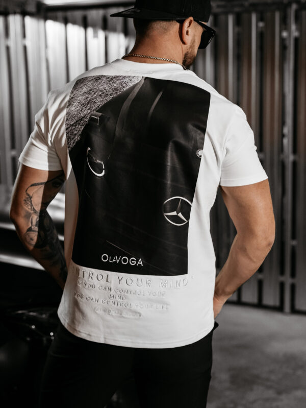 T-shirt męski z nadrukiem na plecach BERGO OLAVOGA ecru , olavoga męskie , olavoga wyprzedaż , olavoga wyprzedaz , olavoga zdjęcia , olavoga butiki partnerskie , koszulka męska olavoga , t-shirt mercedes , butik olv , Olavoga sklep online , ola voga , Olavoga men , sklep Olavoga , butik Olavoga , t-shirt męski Olavoga ,