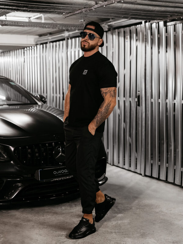 T-shirt męski z nadrukiem na plecach BERGO OLAVOGA czarny , olavoga męskie , olavoga wyprzedaż , olavoga wyprzedaz , olavoga zdjęcia , olavoga butiki partnerskie , koszulka męska olavoga , t-shirt mercedes , butik olv , Olavoga sklep online , ola voga , Olavoga men , sklep Olavoga , butik Olavoga , t-shirt męski Olavoga ,