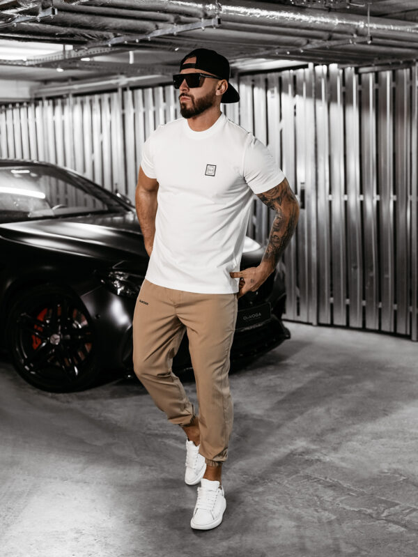 T-shirt męski z nadrukiem na plecach BERGO OLAVOGA ecru , olavoga męskie , olavoga wyprzedaż , olavoga wyprzedaz , olavoga zdjęcia , olavoga butiki partnerskie , koszulka męska olavoga , t-shirt mercedes , butik olv , Olavoga sklep online , ola voga , Olavoga men , sklep Olavoga , butik Olavoga , t-shirt męski Olavoga ,