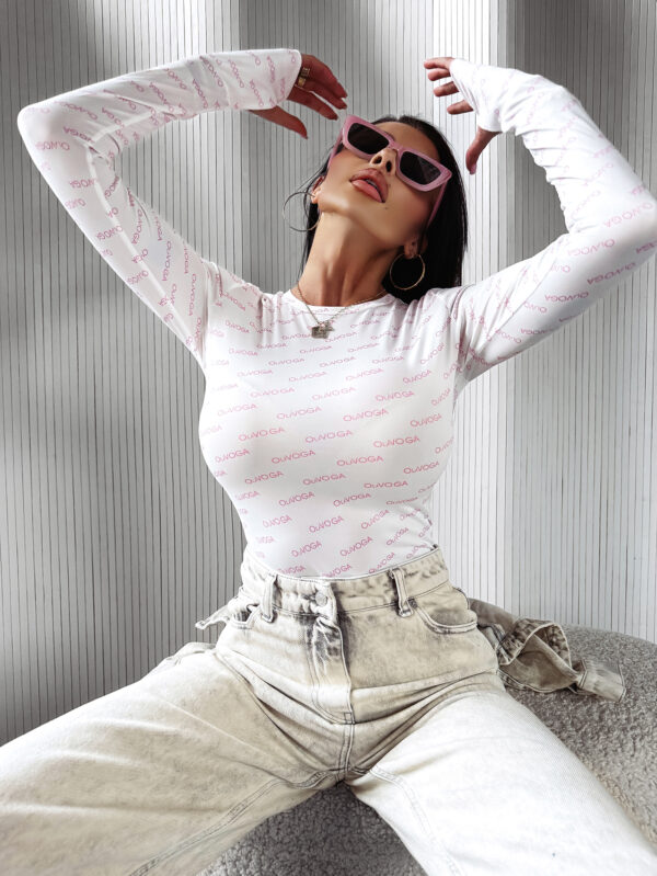 Body przylegające logowane HALLOW OLAVOGA ecru-różowe , butik olv , olavoga sklep online , ola voga , butik olavoga , sklep olavoga , body olavoga ,