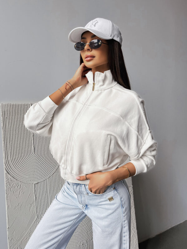 Bluza bez kaptura SAING OLAVOGA ecru , olavoga wyprzedaż , olavoga wyprzedaz , olavoga zdjęcia , olavoga butiki partnerskie butik olv , olavoga sklep online , ola voga , butik olavoga , sklep olavoga , bluza damska olavoga , olavoga saing , ecru bluza damska , bluza damska olv ,