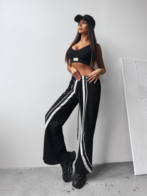 Spodnie casual z wysokim stanem SIIA OLAVOGA czarne , olavoga butik partnerski , olavoga wyprzedaż , olavoga wyprzedaz , olavoga zdjęcia , olavoga butiki partnerskie , butik olv , olavoga sklep online , ola voga , butik olavoga , sklep olavoga , sklep olv , spodnie olavoga , spodnie olv , spodnie casualowe olavoga , casualowe olv , siia olavoga , siia olv , szerokie dresy olavoga , szerokie dresy olv ,