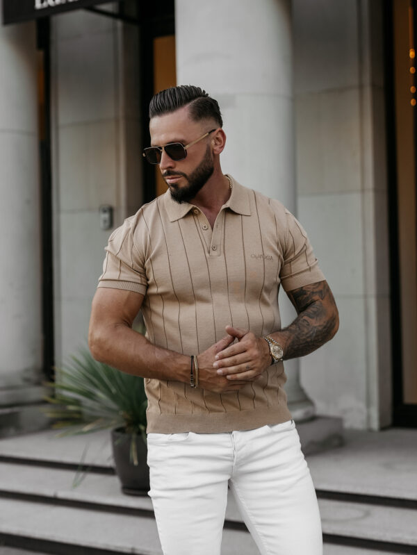 Bluzka prążkowana polo męska TERON OLAVOGA beżowa , olavoga butik partnerski , olavoga , olavoga wyprzedaż , olavoga wyprzedaz , olavoga zdjęcia , olavoga butiki partnerskie , butik olv , olavoga sklep online , ola voga , butik olavoga , sklep olavoga , sklep olv , olavoga shop , olv shop , koszulka polo , koszulka męska olavoga , polo olavoga , polo olv , koszulka olavoga , koszulka olv , tshirt męski olavoga , tshirt męski olv , beżowe polo olavoga , beżowa koszulka z kołnierzykiem , polo men , tshirt men , beige polo men , teron , polo peron , koszulka teren , tshirt teren olavoga ,