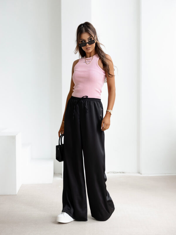 Spodnie casualowe NAVEEN OLAVOGA czarne , butik partnerski , wyprzedaż , wyprzedaz , zdjęcia , butiki partnerskie , butik olv , sklep online , ola voga , o la voga , butik , sklep , olv , shop , eleganckie , damskie , szerokie , women , pants , bawełniane , panterkowe , motyw zwierzęcy , beżowe , black , różowe , pudrowe ,