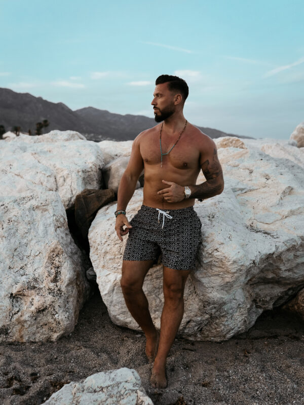 Kąpielówki szorty męskie COOLER OLAVOGA czarne , butik partnerski , wyprzedaż , wyprzedaz , zdjęcia , butiki partnerskie , butik olv , sklep online , ola voga , butik , sklep , sklep olv , o la voga , olv , wygodne , wakacyjne , letnie , wiosenne , men , bawełniane , wygodne , blue , beige , black , white , sportowe , kąpielowe , spodenki , do wody , do pływania , basenowe , bokserki , swimming , shorts , logowane , brown ,