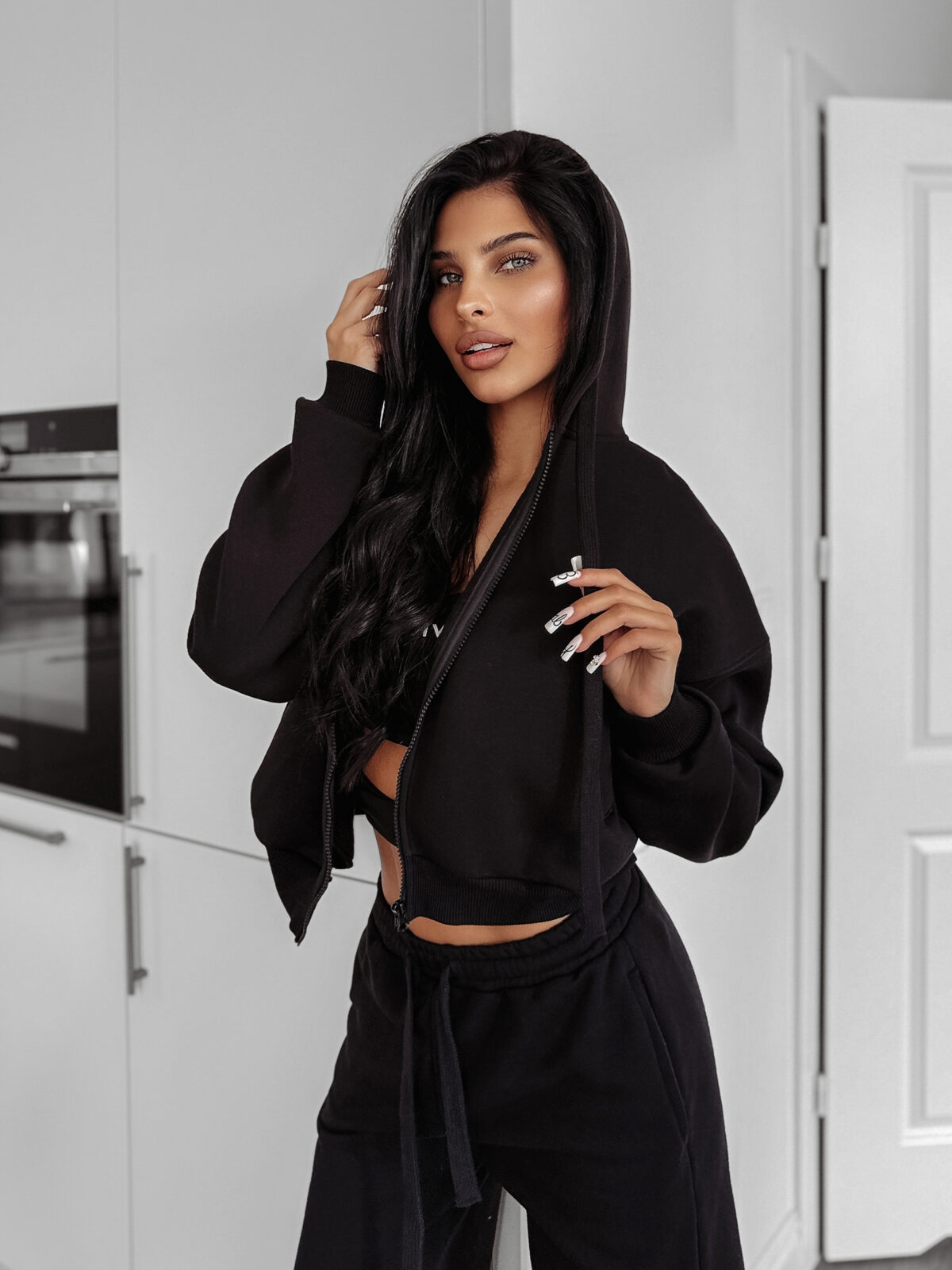 Bluza minimalistyczna damska OVERCAST OLAVOGA czarna , s , m , l , nowa kolekcja , najnowsza kolekcja , new , sprzedaż , butik partnerski , wyprzedaż , wyprzedaz , zdjęcia , butiki partnerskie , butik olv , sklep online , ola voga , o la voga , butik , sklep , olv , shop , dresowa , women , czekoladowa , czekolada , brown , dopasowana , Grey , black ,