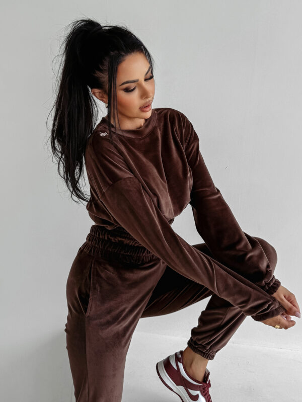 Komplet damski welurowy VELVET STORM OLAVOGA brązowy , s , m , l , nowa kolekcja , najnowsza kolekcja , new , sprzedaż , butik partnerski , wyprzedaż , wyprzedaz , zdjęcia , butiki partnerskie , butik olv , sklep online , ola voga , o la voga , butik , sklep , olv , shop , dresowe , women , czekoladowy , czekolada , brown , dopasowany ,
