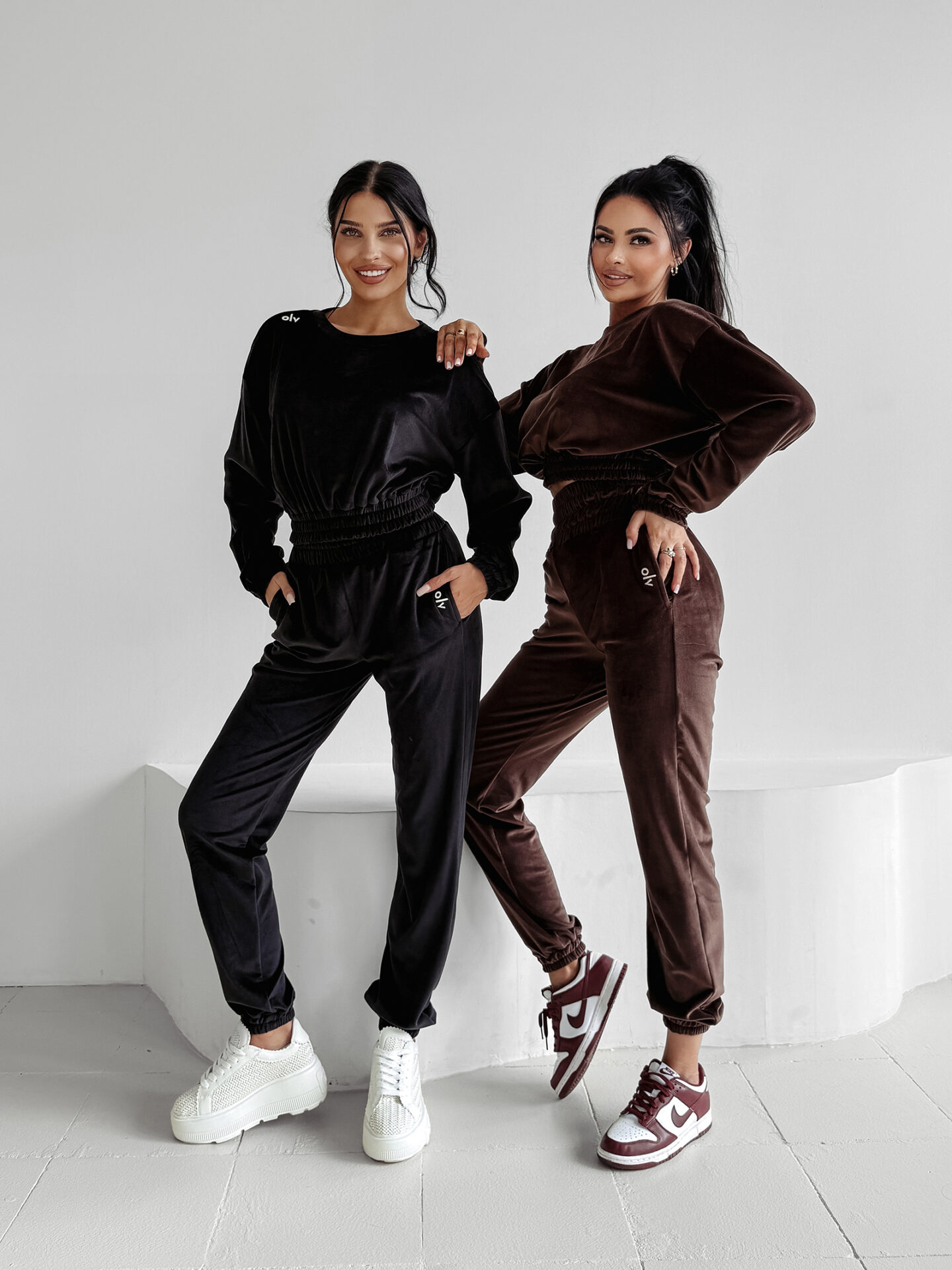 Komplet damski welurowy VELVET STORM OLAVOGA czarny , s , m , l , nowa kolekcja , najnowsza kolekcja , new , sprzedaż , butik partnerski , wyprzedaż , wyprzedaz , zdjęcia , butiki partnerskie , butik olv , sklep online , ola voga , o la voga , butik , sklep , olv , shop , dresowe , women , jesienny , black ,