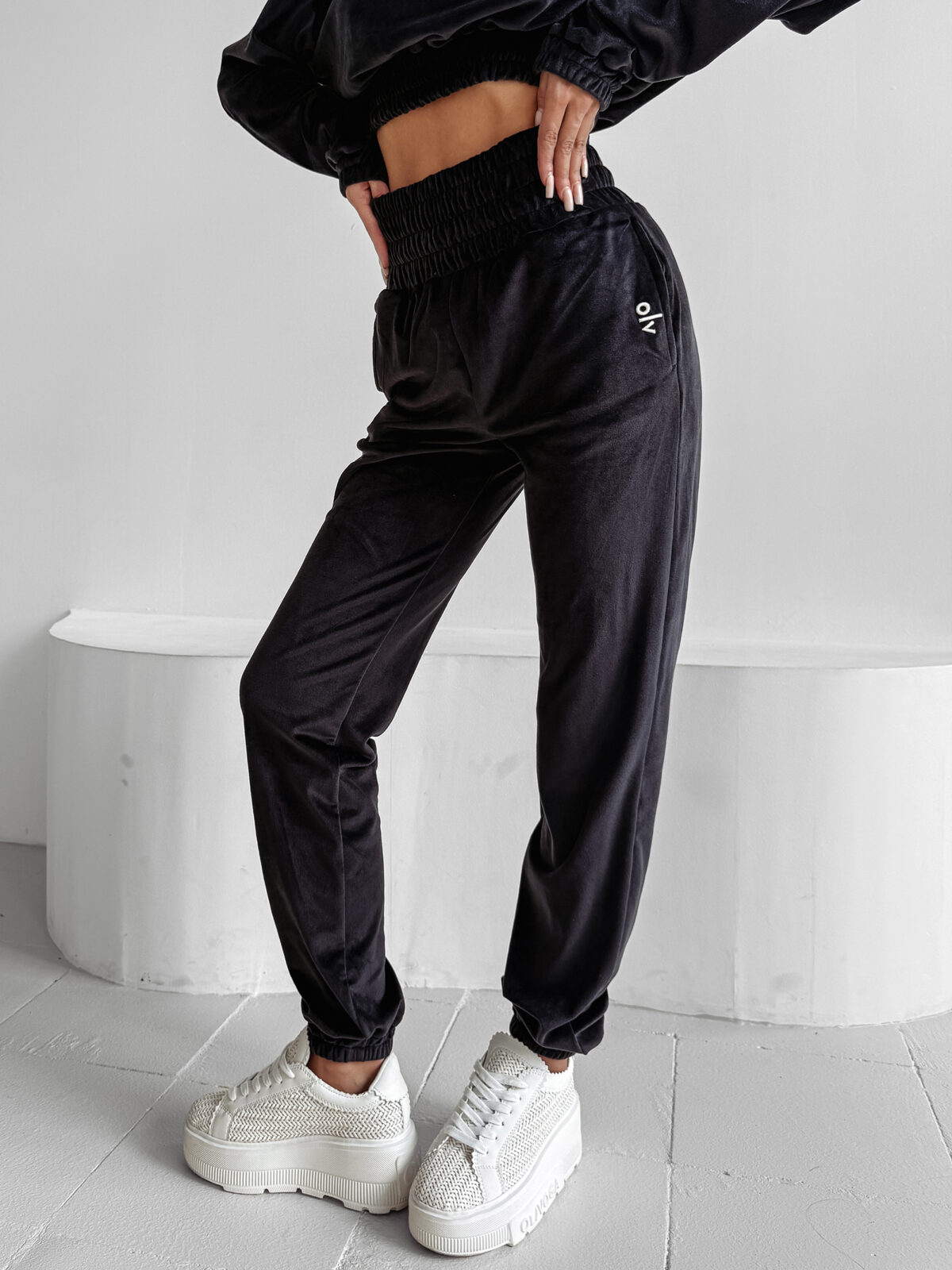 Komplet damski welurowy VELVET STORM OLAVOGA czarny , s , m , l , nowa kolekcja , najnowsza kolekcja , new , sprzedaż , butik partnerski , wyprzedaż , wyprzedaz , zdjęcia , butiki partnerskie , butik olv , sklep online , ola voga , o la voga , butik , sklep , olv , shop , dresowe , women , jesienny , black ,