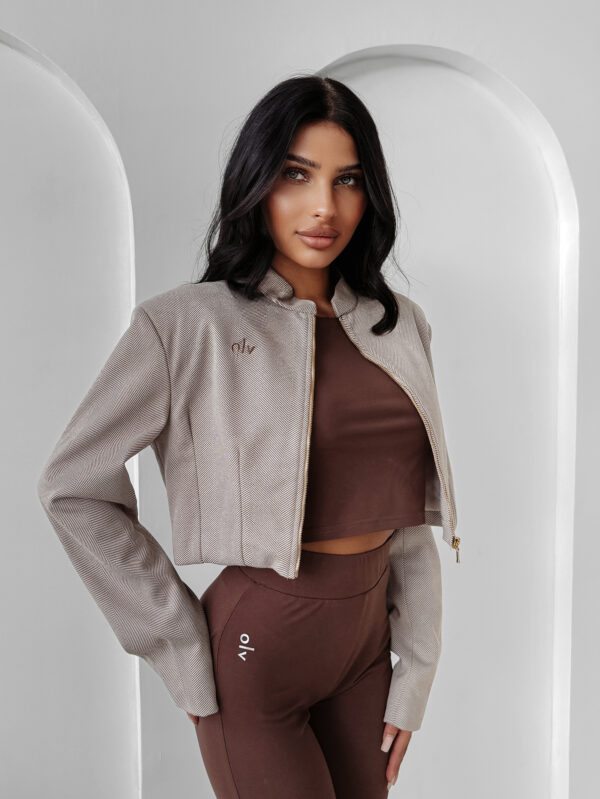 Kurtka damska casualowa DUSKY CHARM OLAVOGA beżowa , s , m , l , nowa kolekcja , najnowsza kolekcja , new , sprzedaż , butik partnerski , wyprzedaż , wyprzedaz , zdjęcia , butiki partnerskie , butik olv , sklep online , ola voga , o la voga , butik , sklep , olv , shop , dopasowana , krótka , women , jesienna , black , czekolada , czekoladowa , beige ,