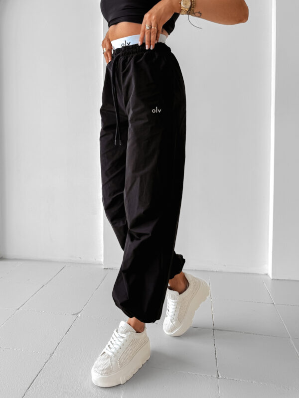 Spodnie damskie cargo RAINY DAY OLAVOGA czarne , s , m , nowa kolekcja , najnowsza kolekcja , new , sprzedaż , butik partnerski , wyprzedaż , wyprzedaz , zdjęcia , butiki partnerskie , butik olv , sklep online , ola voga , o la voga , butik , sklep , olv , shop , dresowe , damskie , szerokie , women , pants , bawełniane , beżowe , black , z gumą ,
