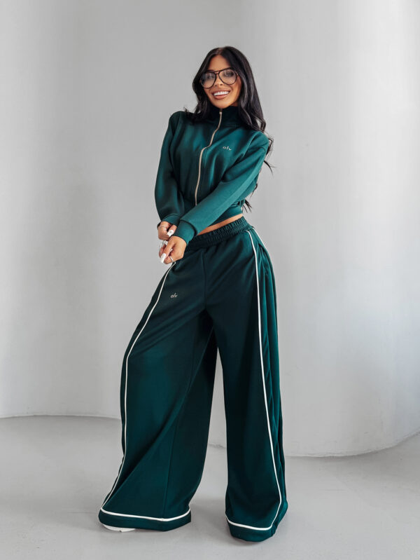 Spodnie damskie OLAVOGA SILENT STORM PANTS butelkowa zieleń , s , m , l , nowa kolekcja , najnowsza kolekcja , new , sprzedaż , butik partnerski , wyprzedaż , wyprzedaz , zdjęcia , butiki partnerskie , butik olv , sklep online , ola voga , o la voga , butik , sklep , olv , shop , damskie , szerokie , women , pants , bawełniane , beżowe , black , blue , balony , balloons , z szerokimi nogawkami , szerokie nogawki , dzwony , najmodniejsze , green ,