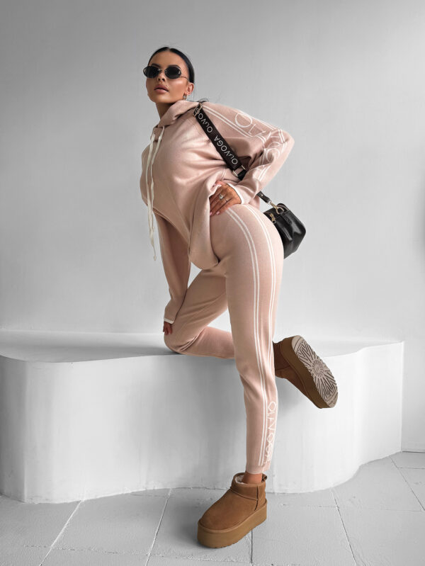 Komplet damski OLAVOGA LAROSE beżowy , zakupy , s , m , l , nowa kolekcja , najnowsza kolekcja , new , sprzedaż , butik partnerski , wyprzedaż , wyprzedaz , zdjęcia , butiki partnerskie , butik olv , sklep online , ola voga , o la voga , butik , sklep , olv , shop , women , kobiece , kobiecy ,