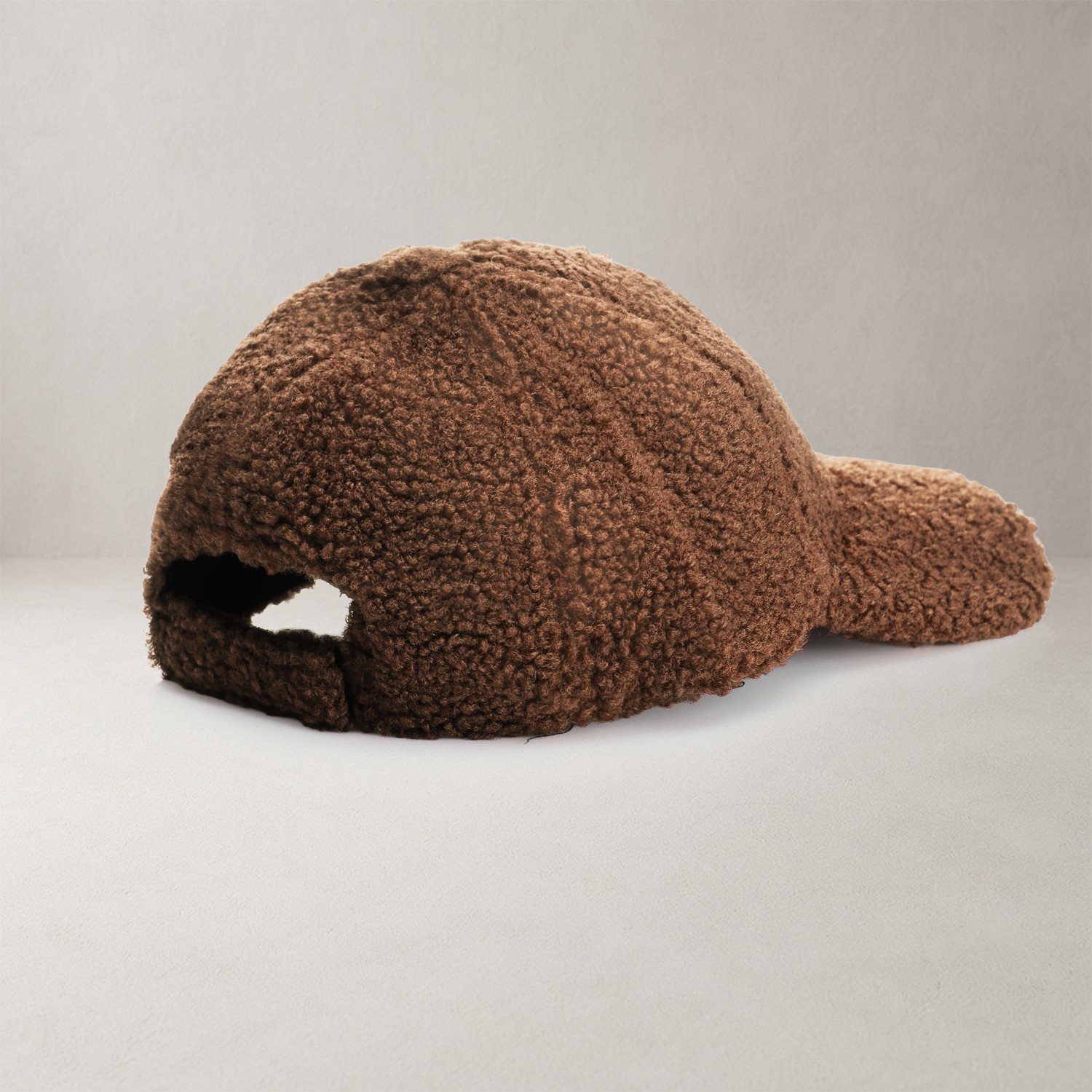 Czapka z daszkiem OLAVOGA SAAL czekoladowa