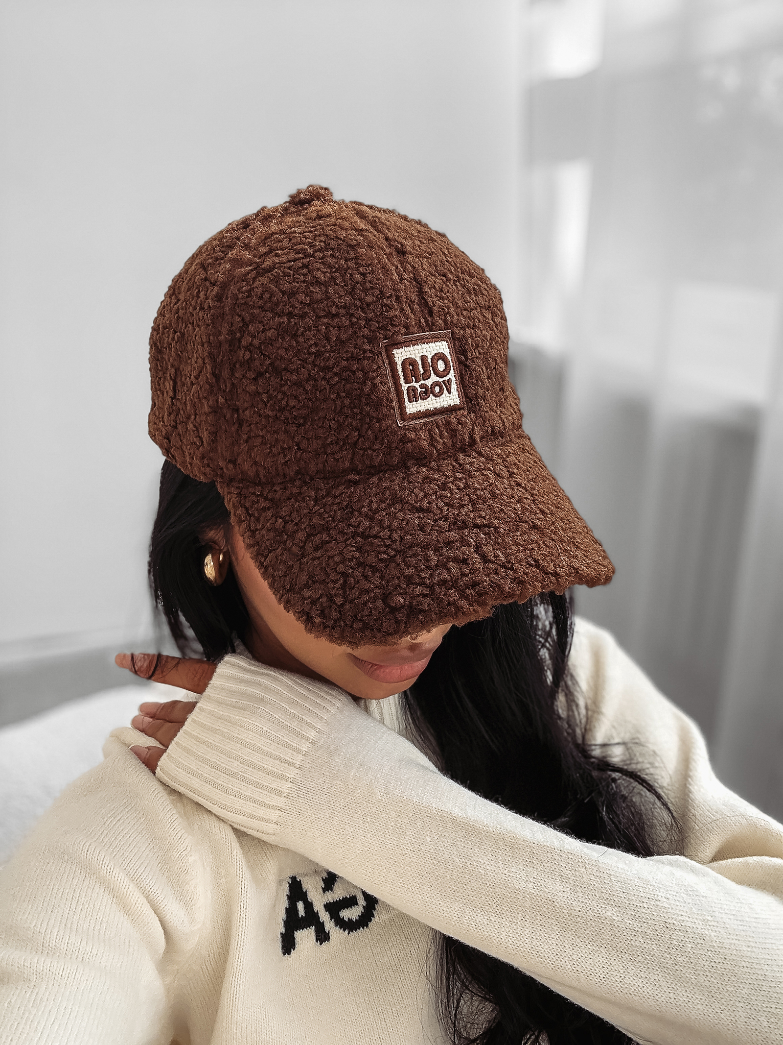 Czapka z daszkiem OLAVOGA SAAL czekoladowa