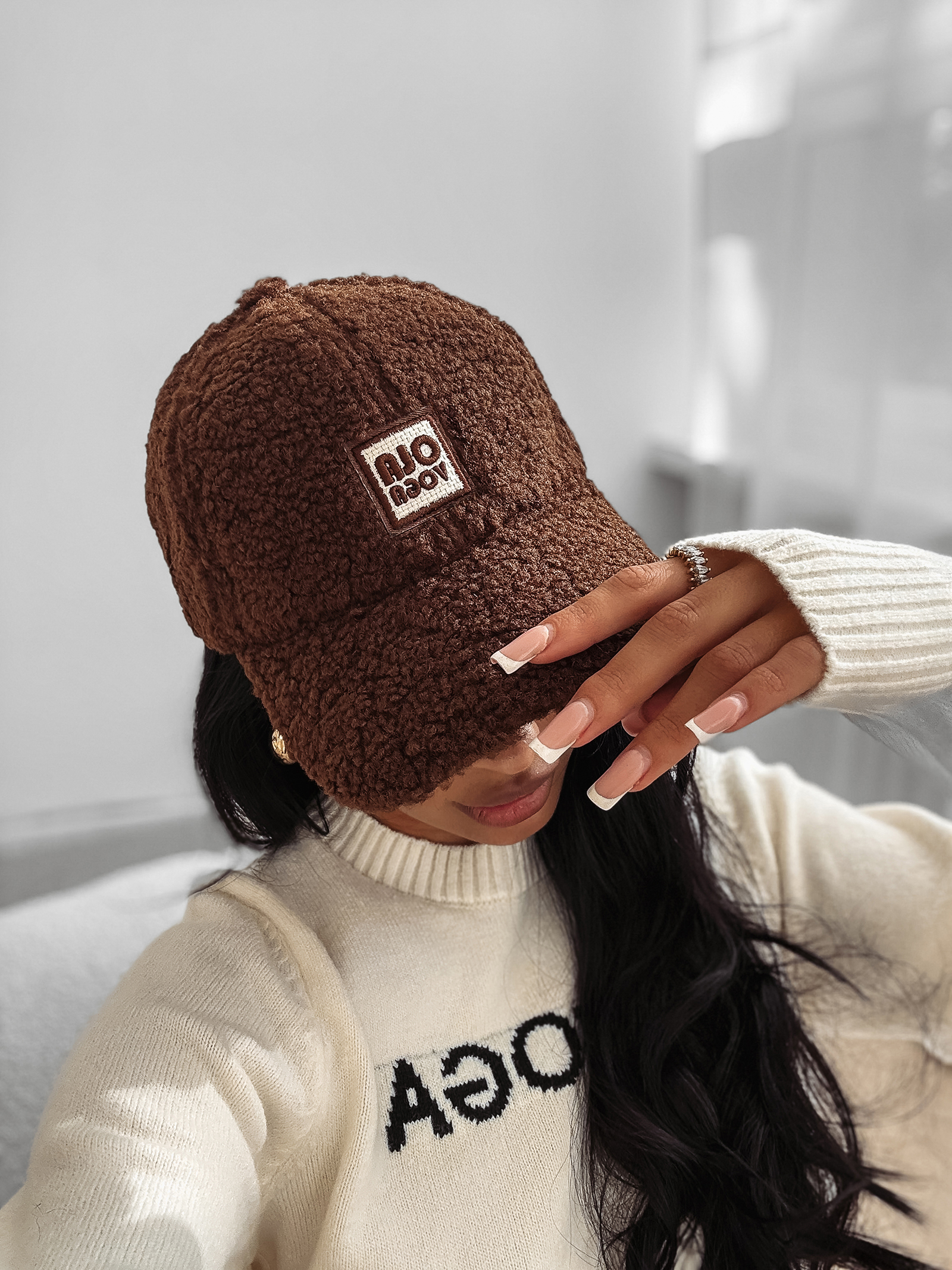 Czapka z daszkiem OLAVOGA SAAL czekoladowa