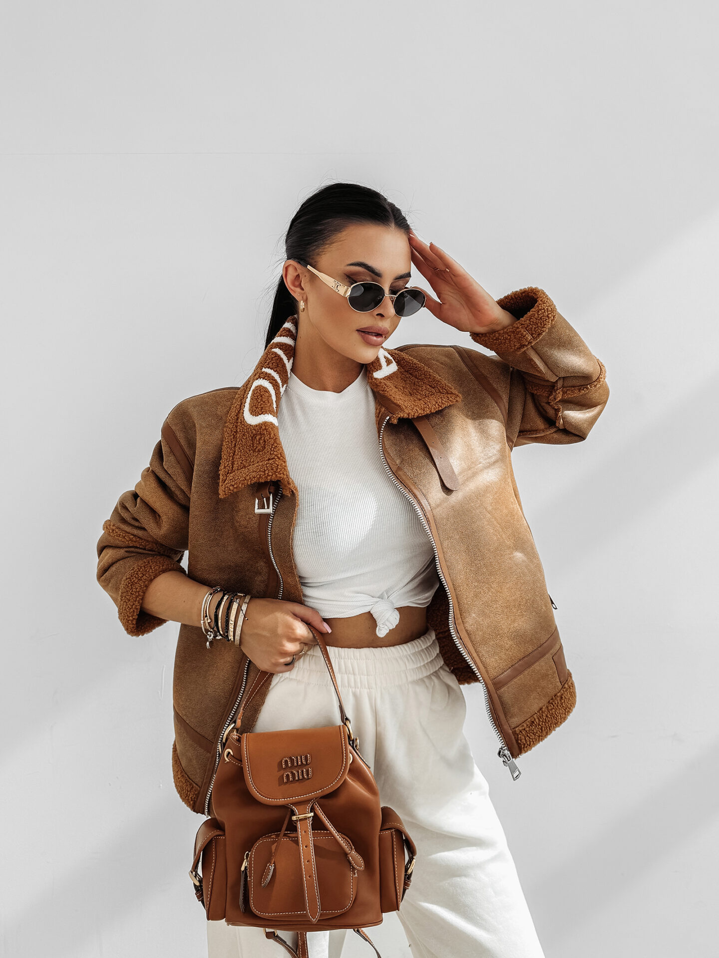 Karmelowa kurtka damska OLAVOGA LENNOX od przodu ,