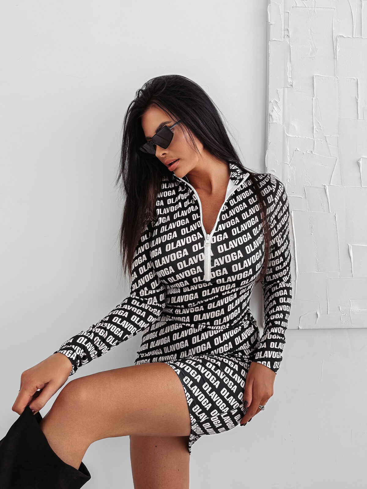 Sukienka dopasowana OLAVOGA MOON GLORY czarna