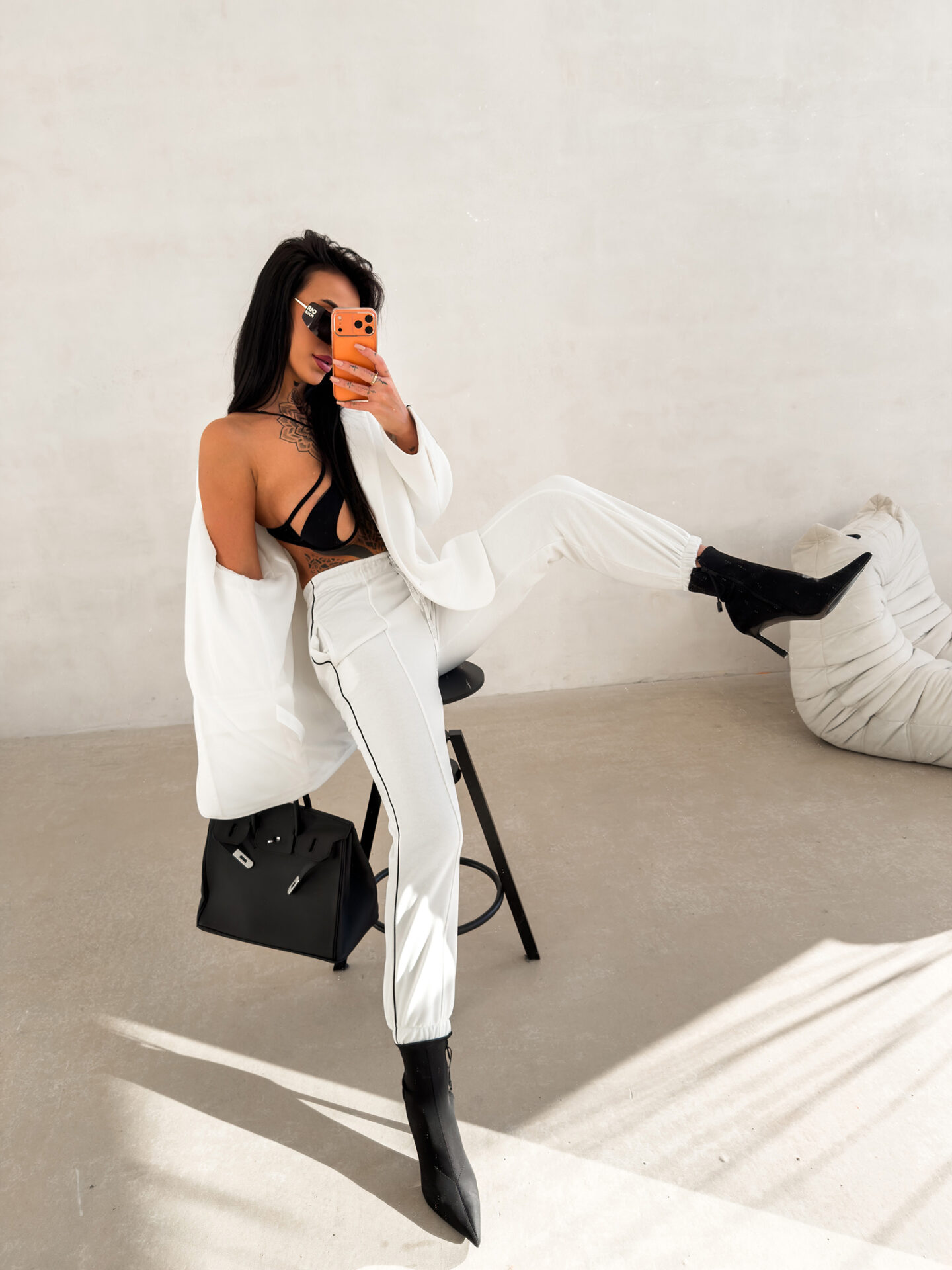 Spodnie damskie OLAVOGA FINIRE ecru - obrazek 2